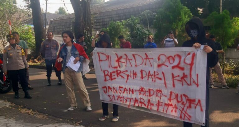 Tuntut Transparansi Anggaran Hibah, Mahasiswa Aksi Di Depan KPU Kota Bogor